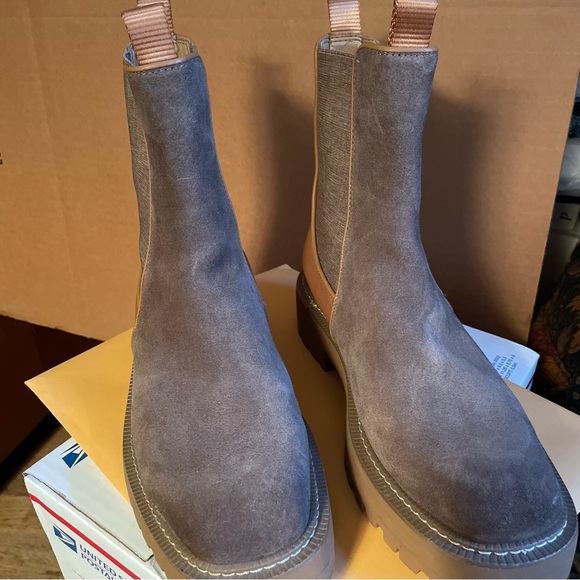 Sam Edelman Laguna Bootie, appear Brand New, 8.5 M
Leather/Manmade - Picture 11 of 11